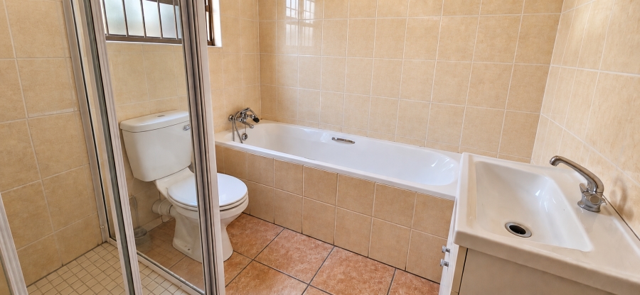 4 Bedroom Property for Sale in Langenhovenpark Free State